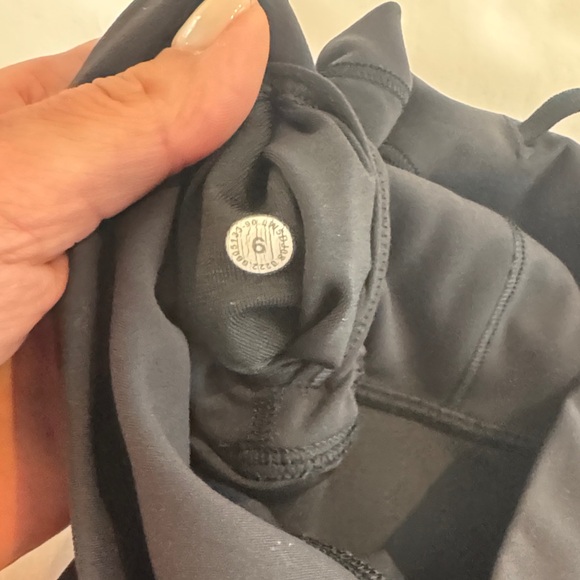 lululemon athletica Black Wunder Train Leggings - size 6, 28in length - Picture 5 of 6